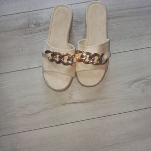 Neutral Wedges with Chain decor